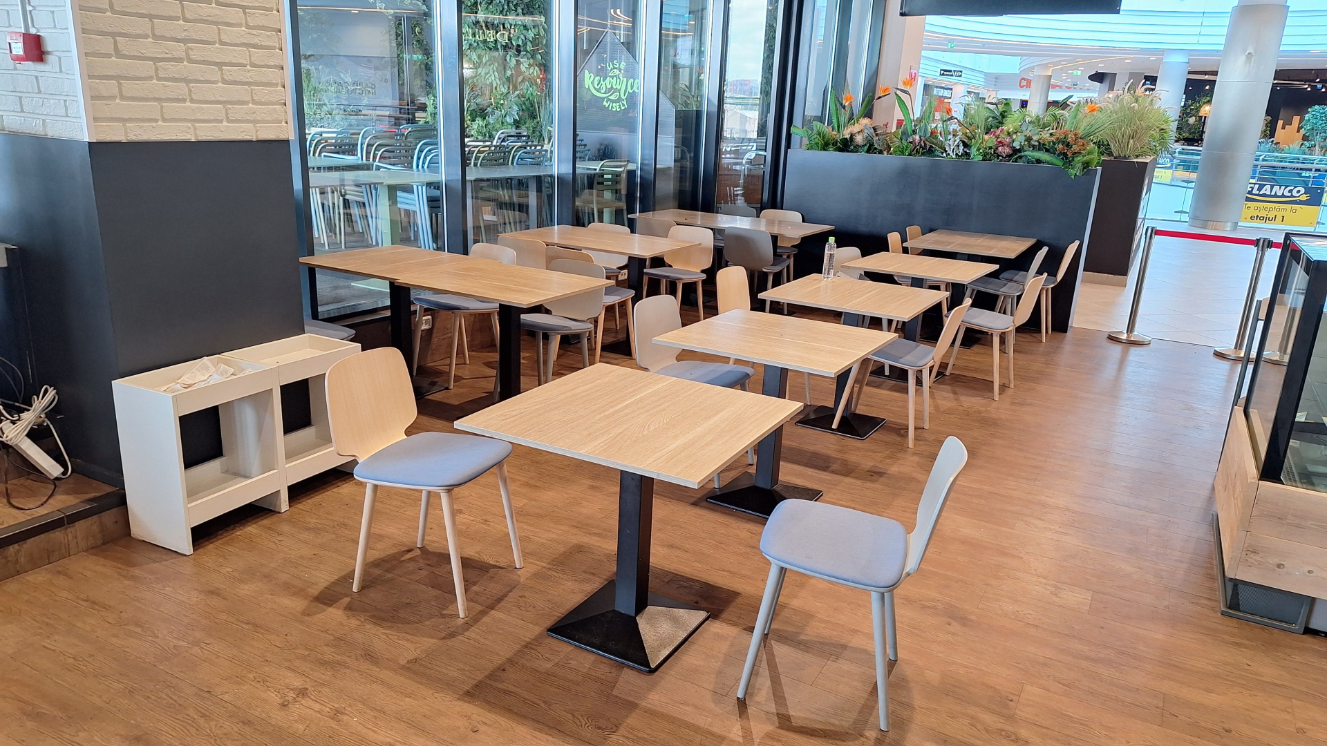 Mobilier HoReCa – Mese și scaune