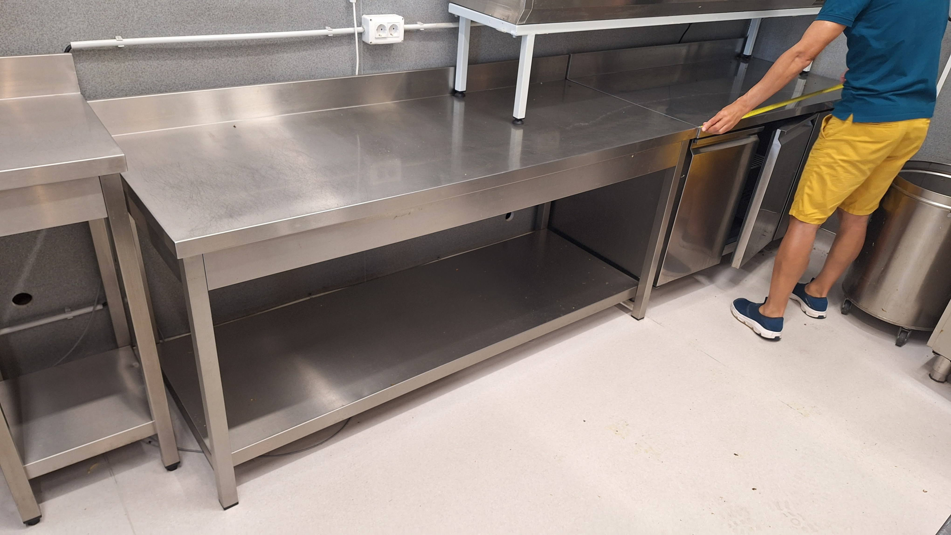 Mobilier HoReCa –Corpuri inox și corpuri lemn