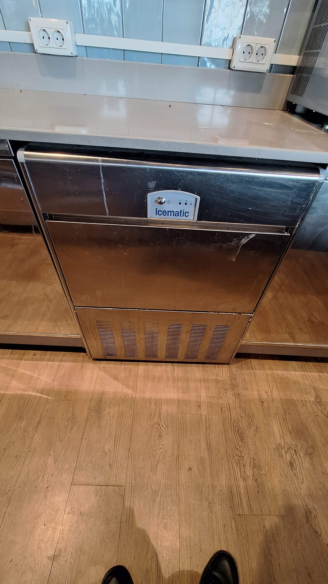 Activ 5: Mobilier HoReCa – corpuri inox, masă rece inox și corpuri lemn