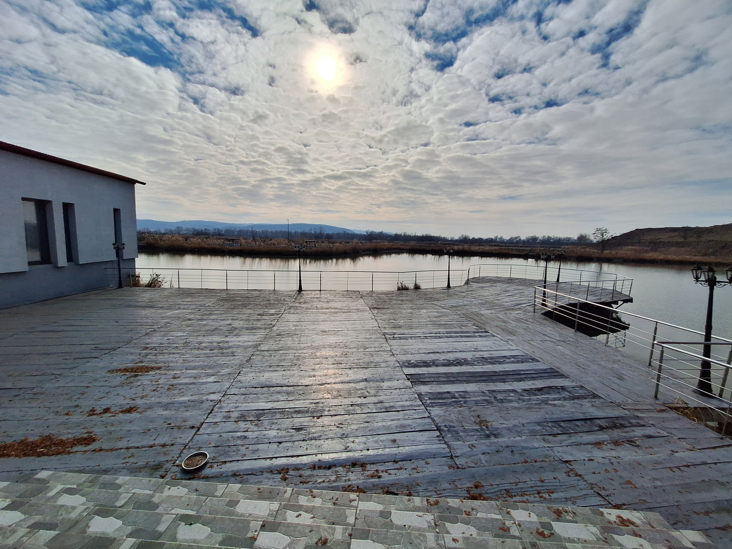 Complex turistic Steaua Mureșului situat în Rapoltu Mare, jud. Hunedoara, compus din teren în suprafață totală de 27.912 mp, construcții reprezentate de hotel, piscine, sală de spectacol și evenimente, grupuri sanitare și terenuri de sport