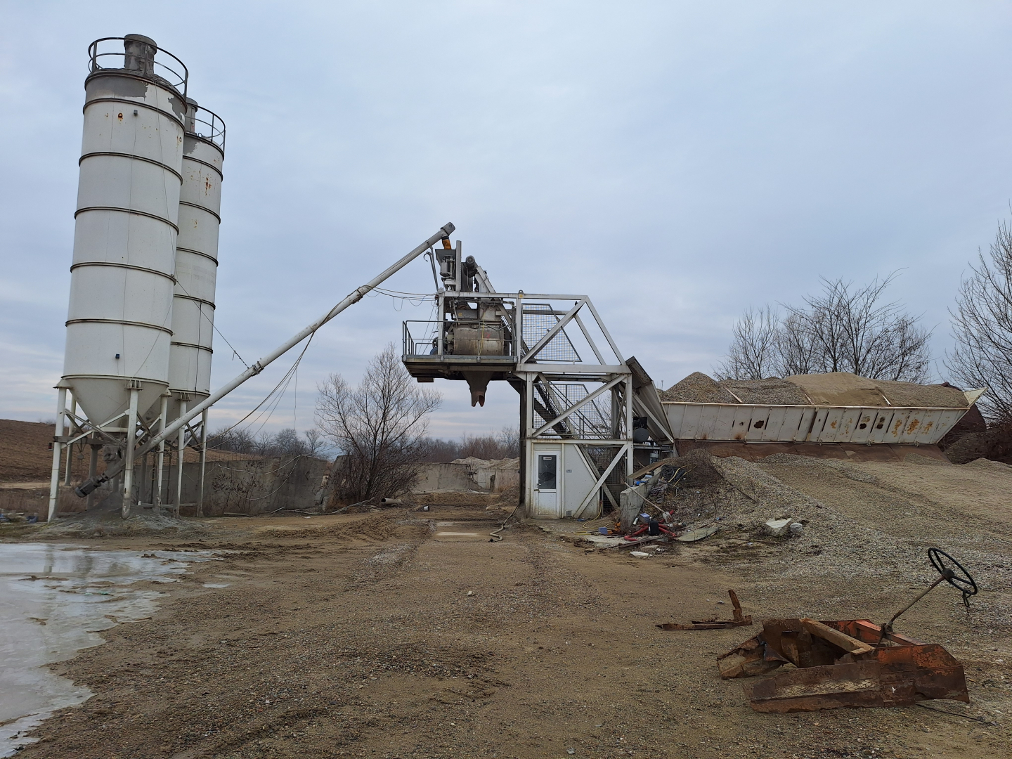 Balastieră situată în Rapoltu Mare, jud. Hunedoara, înscrisă în CF 60267, CF 60226 și CF 61665, compusă din teren, construcții și utilaje, echipamente, aparatură și instalații aferente Balastierei